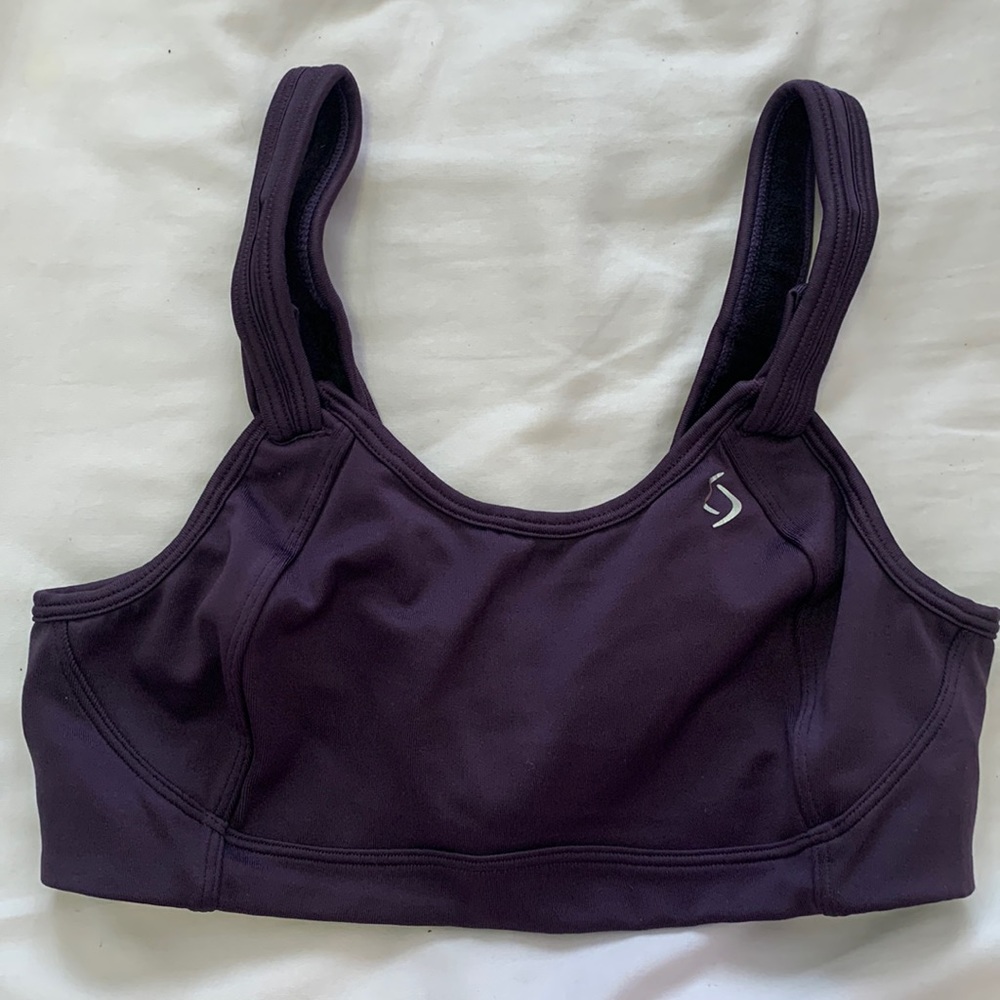 Fully adjustable sports bra